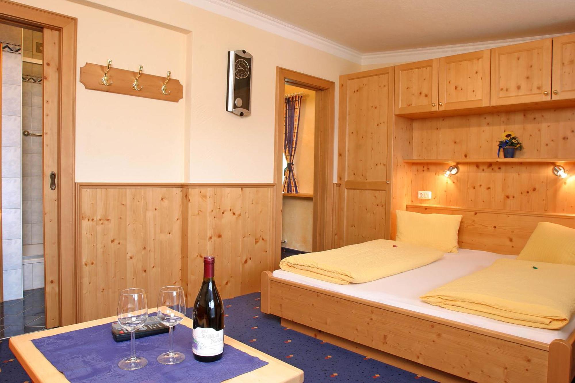 Pension Sonneck Neukirchen am Grossvenediger Exterior photo