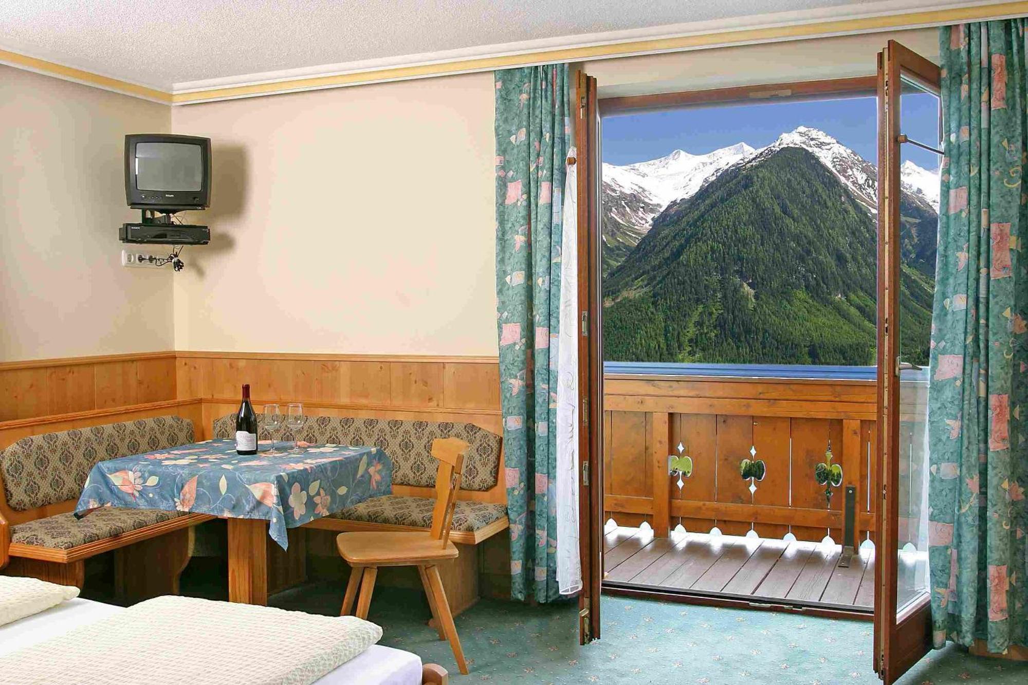 Pension Sonneck Neukirchen am Grossvenediger Exterior photo